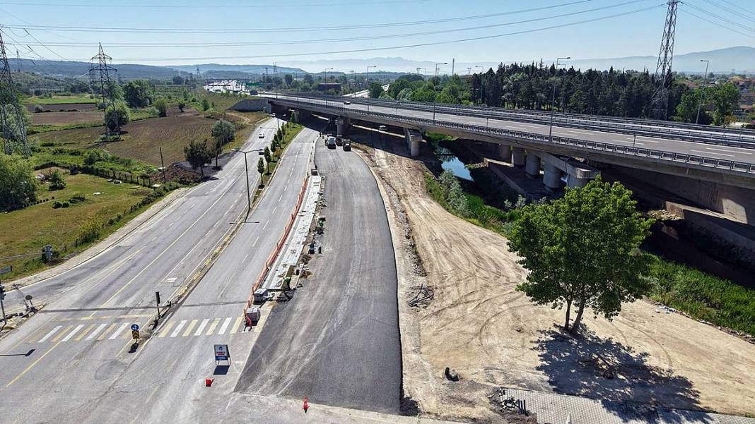 13 istasyonlu metrobüs hattında durak montajları başladı! Sakarya yollarının metrobüsle buluşmasına geri sayım 6